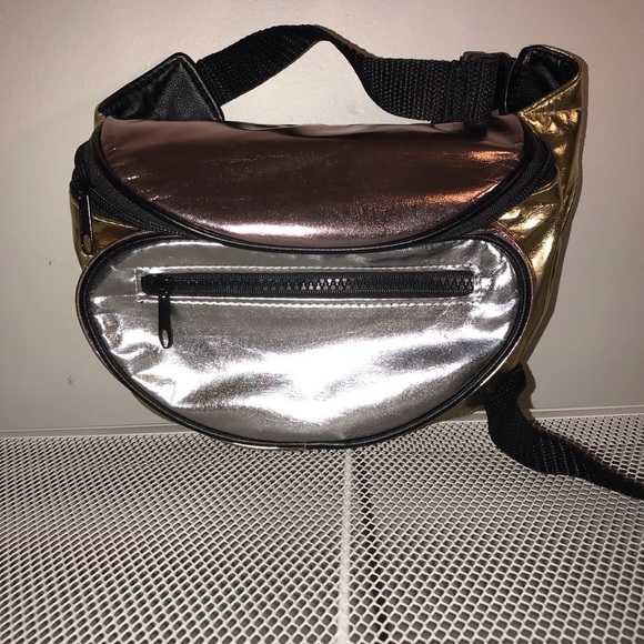 FannyPack - Picture 2 of 4